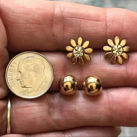 Gold Crystal Flowers and 8mm Ball Bead Stud Earrings NWT - Picture 2 of 3